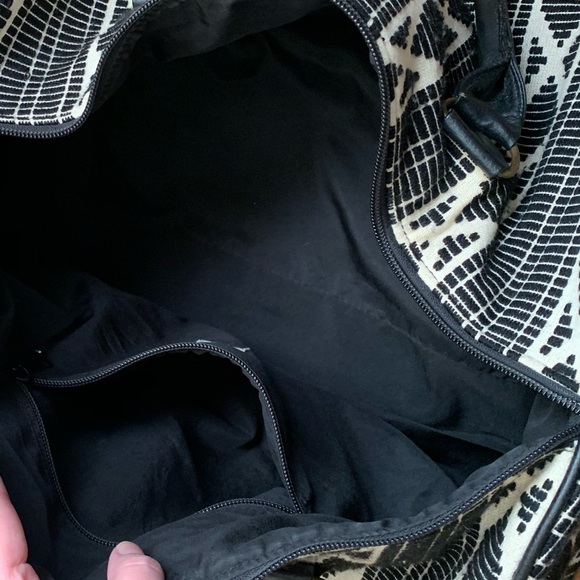 Mossimo Duffle - Picture 4 of 7